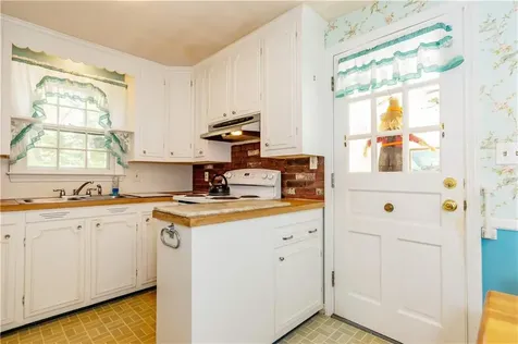 25 Hanaford Drive East Greenwich RI 02818