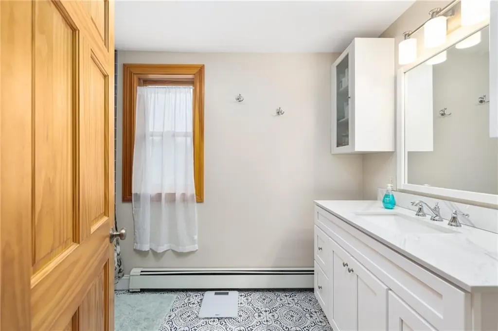 148 Andrew Comstock Road Warwick RI 02886
