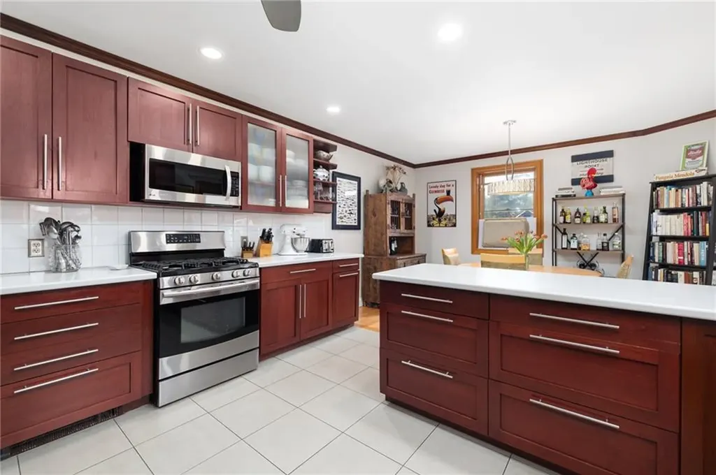 148 Andrew Comstock Road Warwick RI 02886
