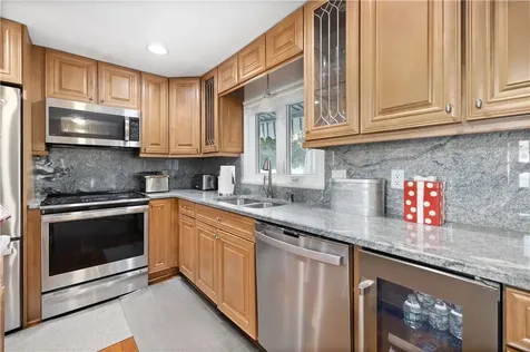 18 Carriage Way North Providence RI 02904