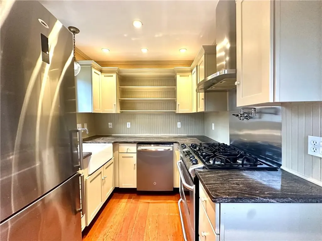 6 Cozzens Court Newport RI 02840