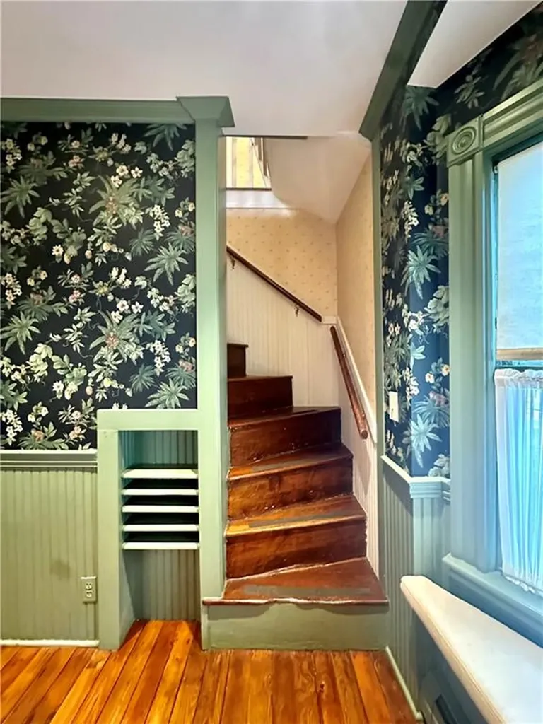 6 Cozzens Court Newport RI 02840