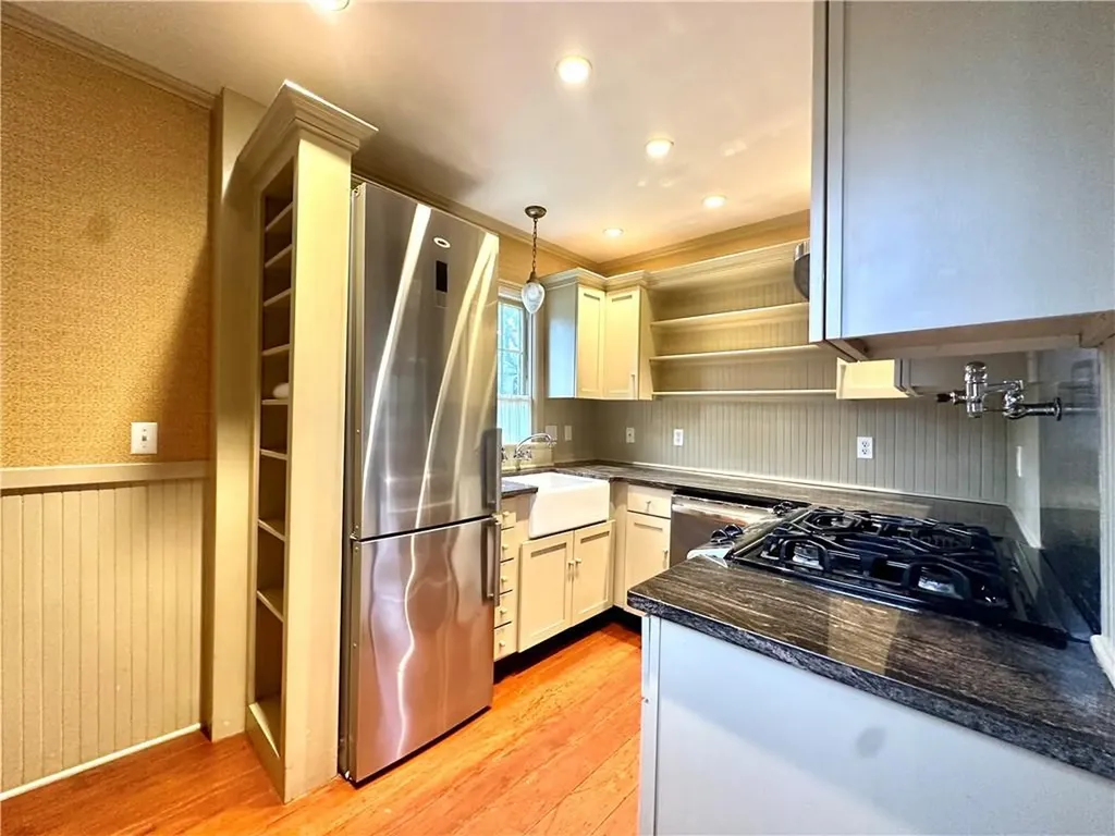 6 Cozzens Court Newport RI 02840