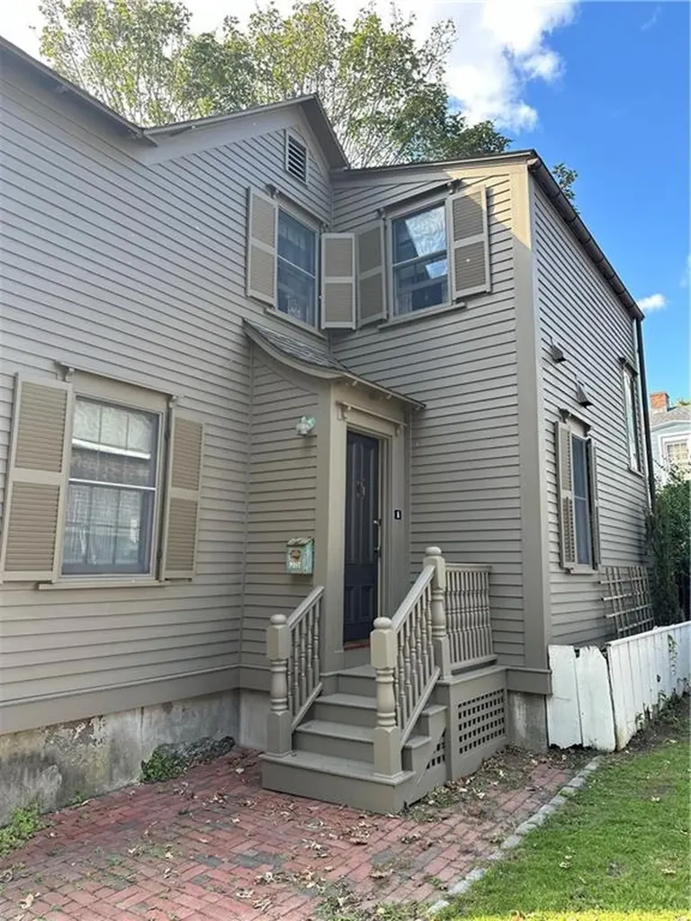 6 Cozzens Court Newport RI 02840