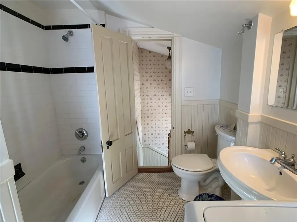 6 Cozzens Court Newport RI 02840