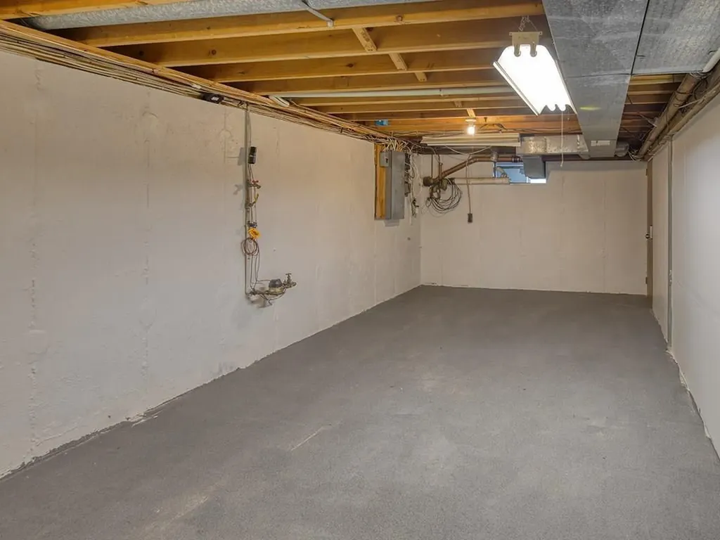 14 Algonquin Drive Middletown RI 02840