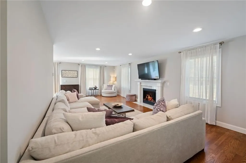 142 Swan Road Smithfield RI 02917