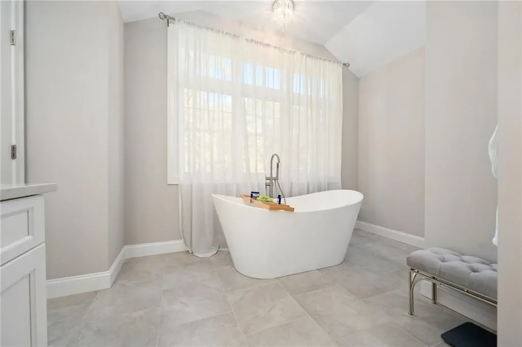 142 Swan Road Smithfield RI 02917