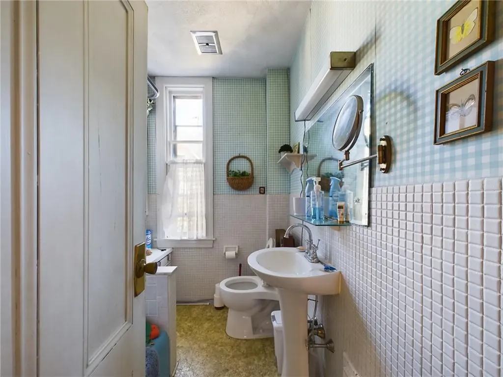 60 62 Bainbridge Avenue Providence RI 02909