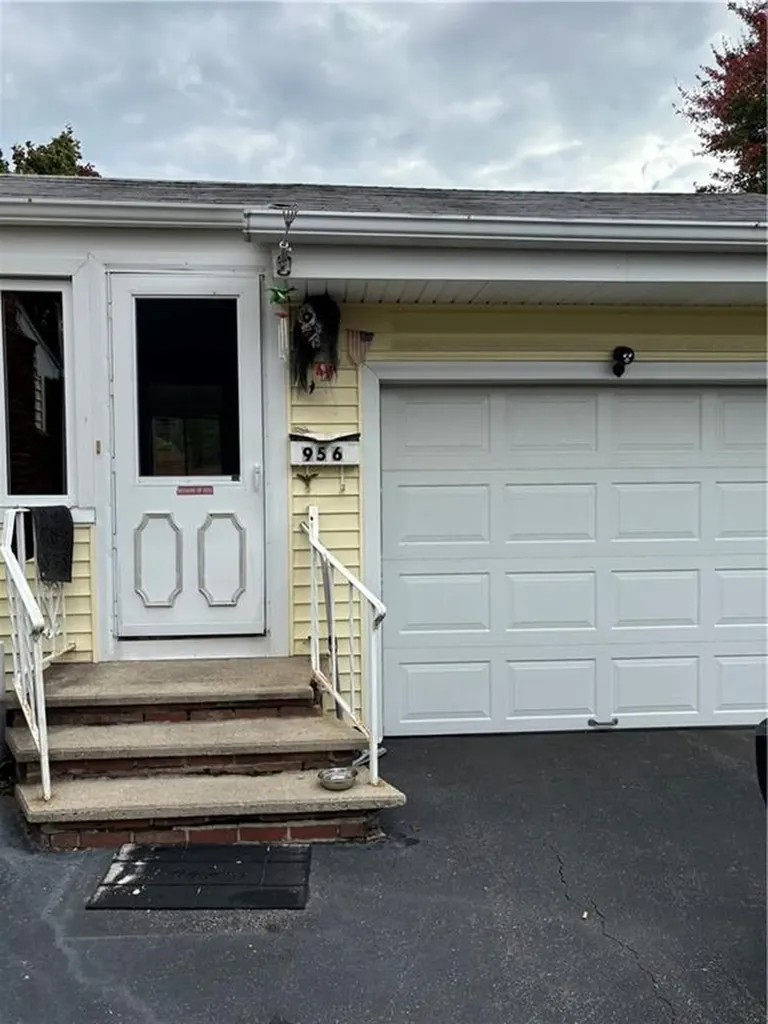 956 Oaklawn Avenue Cranston RI 02920