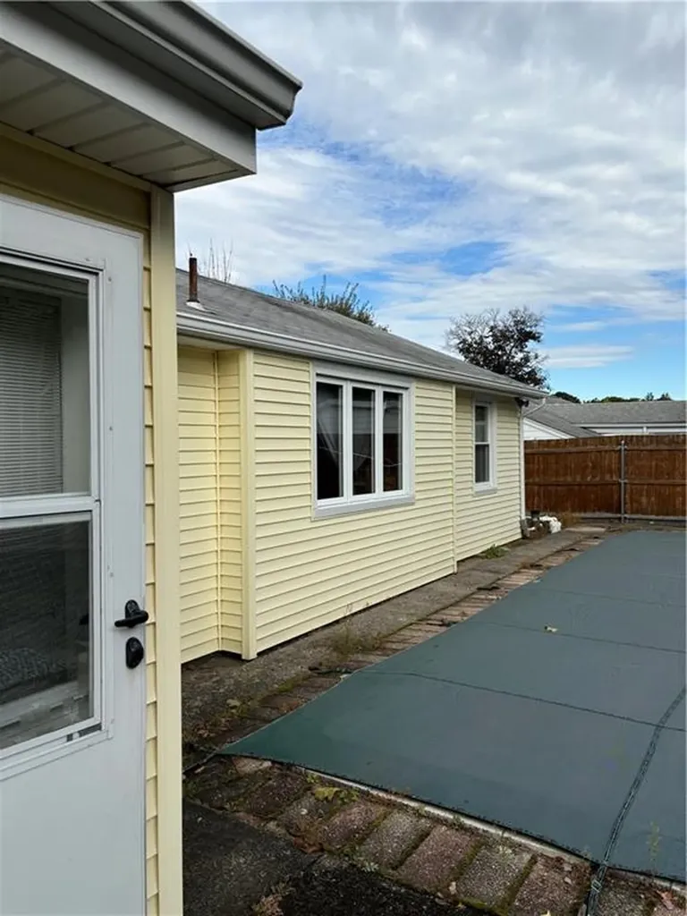 956 Oaklawn Avenue Cranston RI 02920