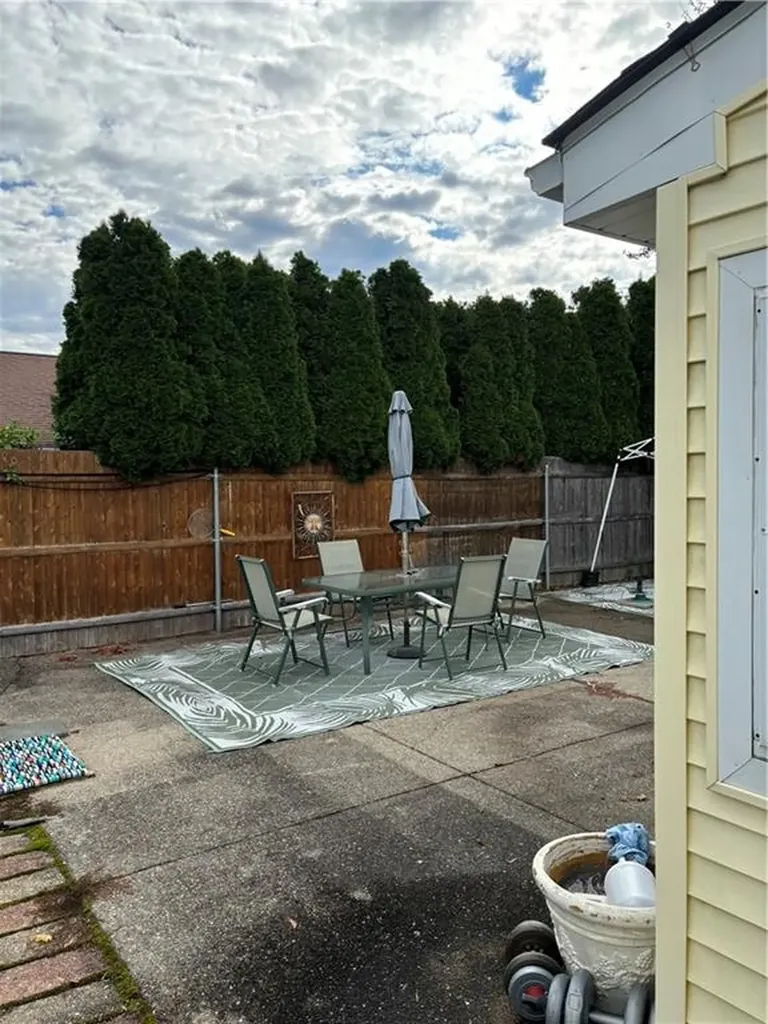 956 Oaklawn Avenue Cranston RI 02920