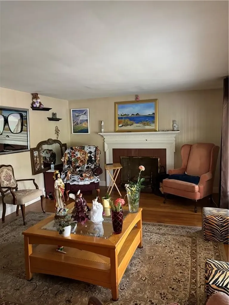 956 Oaklawn Avenue Cranston RI 02920