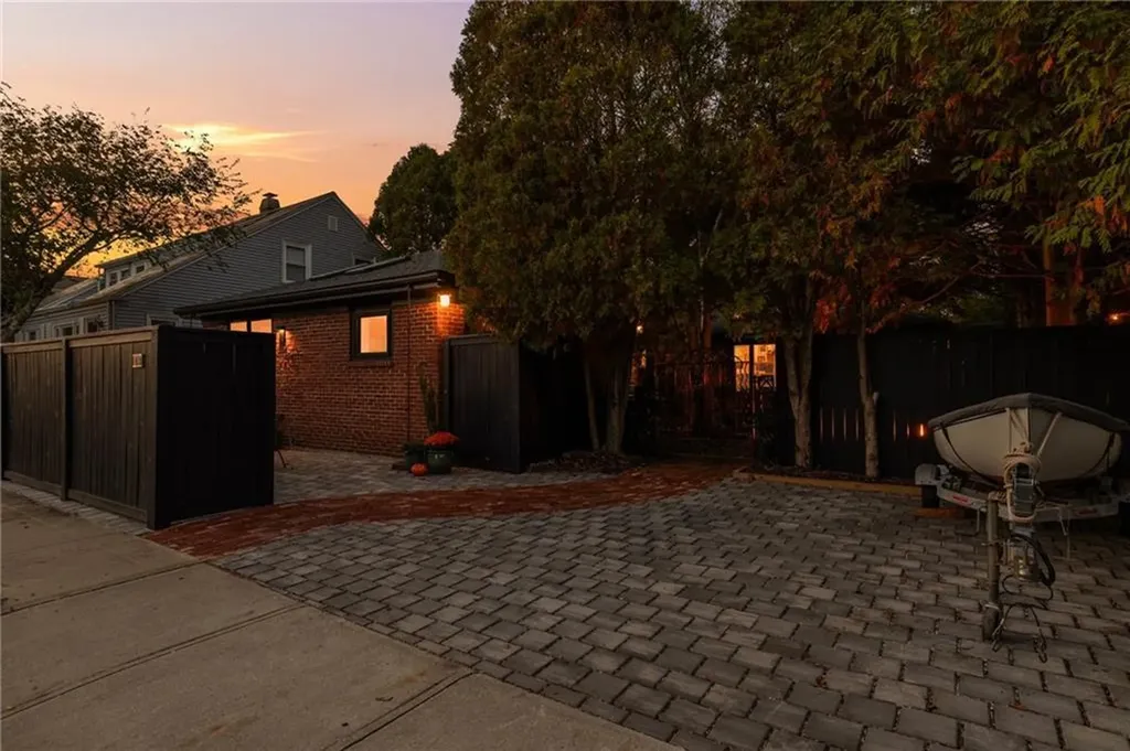 43 Palmer Street Newport RI 02840