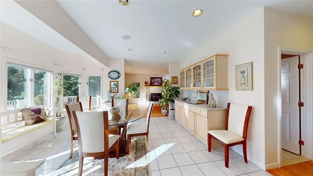 24 Michelle Circle Warwick RI 02886