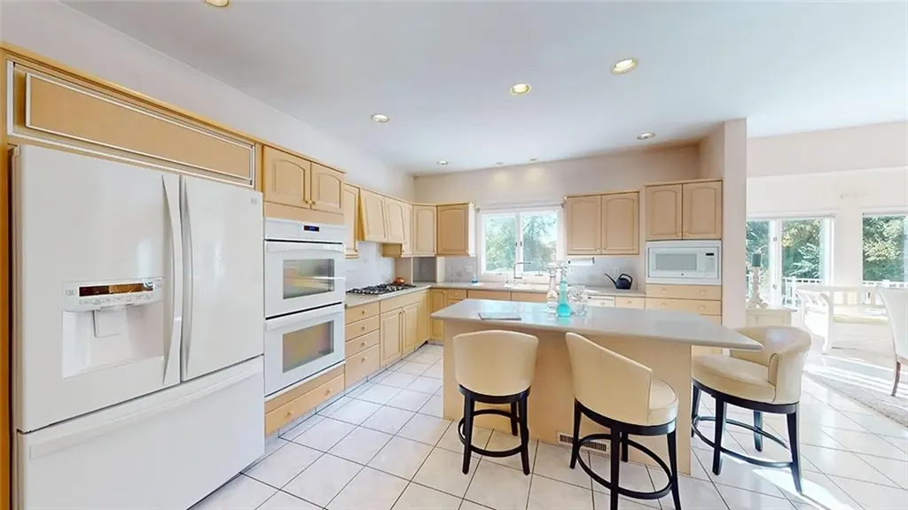 24 Michelle Circle Warwick RI 02886