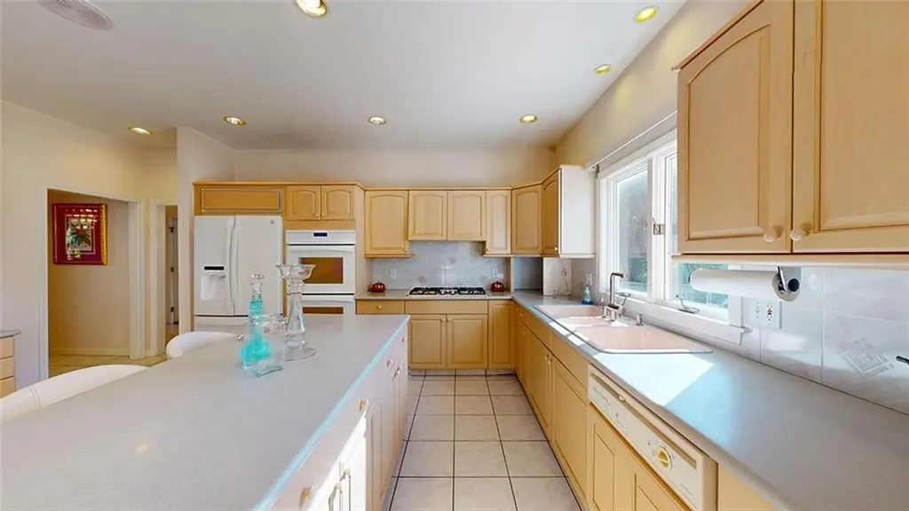 24 Michelle Circle Warwick RI 02886