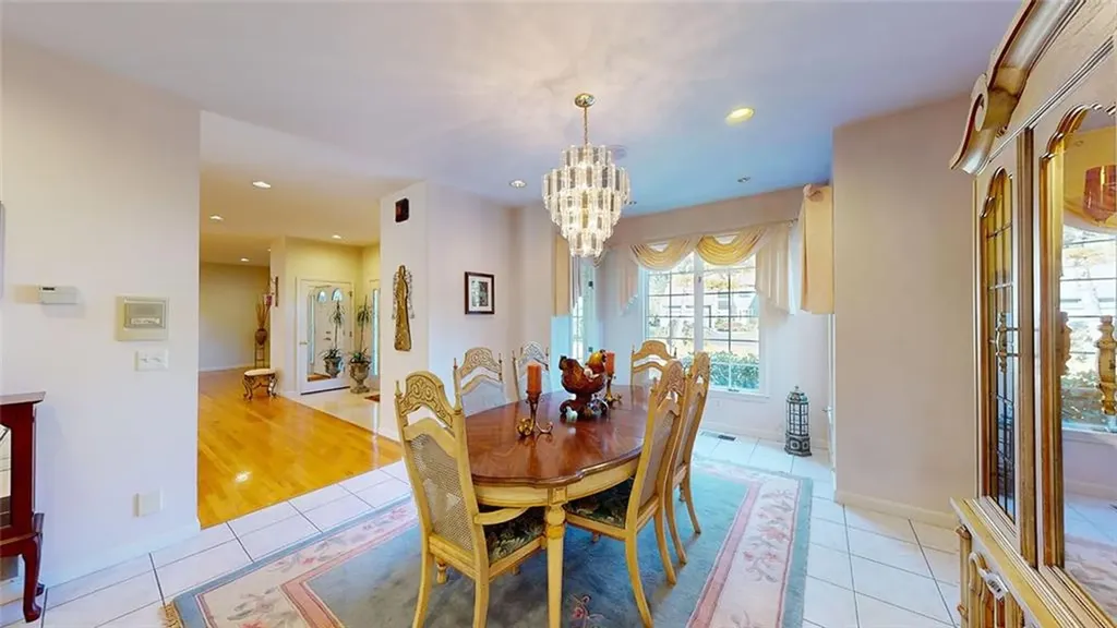 24 Michelle Circle Warwick RI 02886