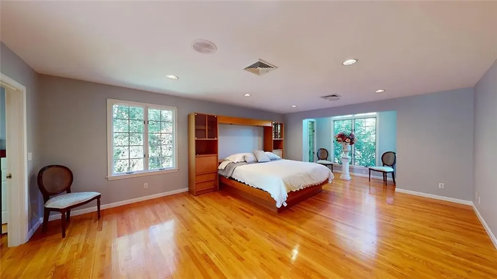 24 Michelle Circle Warwick RI 02886