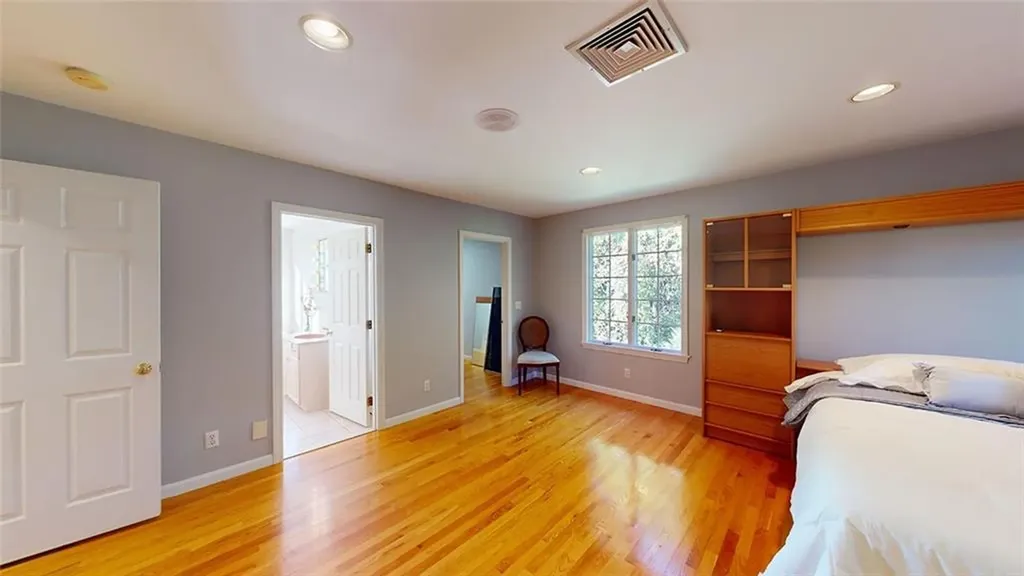 24 Michelle Circle Warwick RI 02886