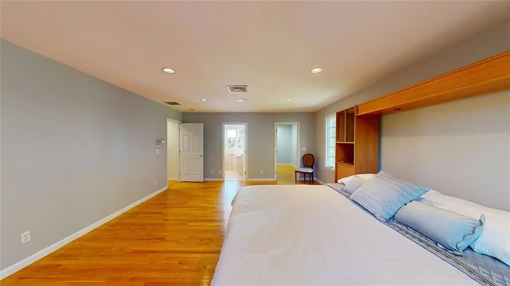 24 Michelle Circle Warwick RI 02886