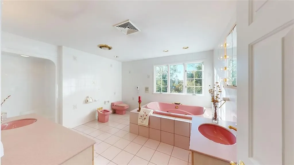 24 Michelle Circle Warwick RI 02886