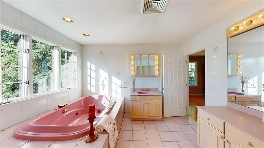 24 Michelle Circle Warwick RI 02886