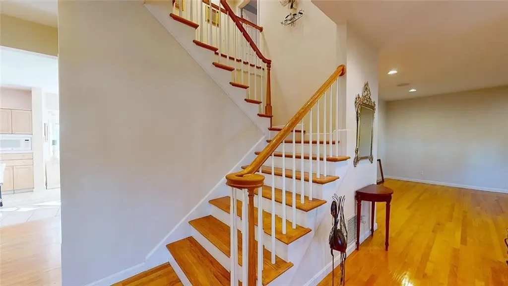24 Michelle Circle Warwick RI 02886