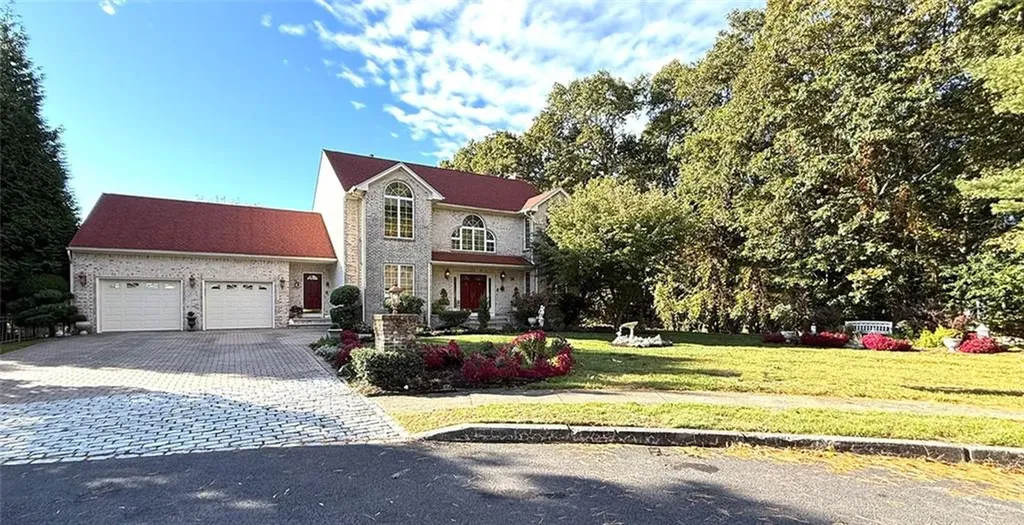 24 Michelle Circle Warwick RI 02886