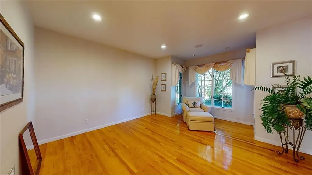 24 Michelle Circle Warwick RI 02886