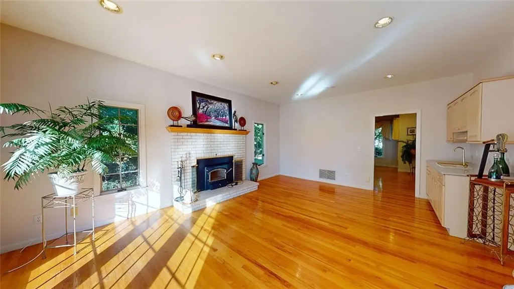 24 Michelle Circle Warwick RI 02886