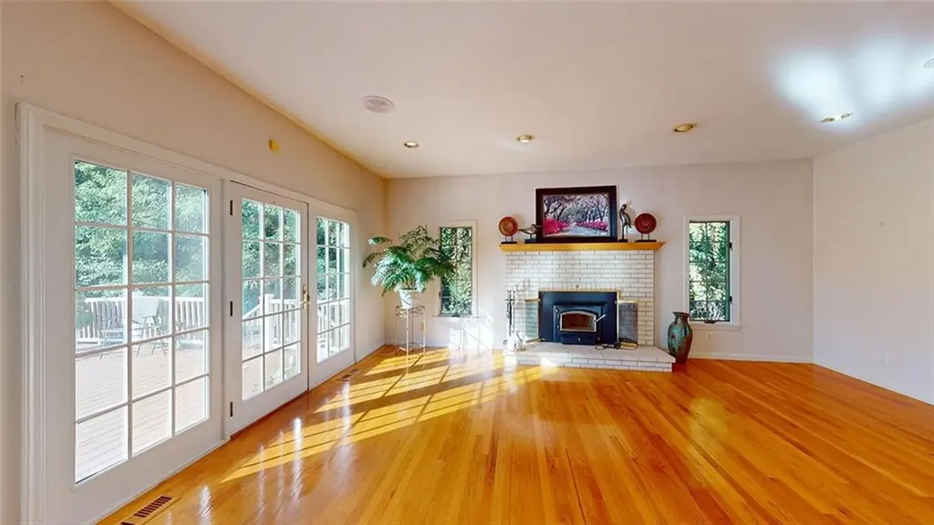 24 Michelle Circle Warwick RI 02886