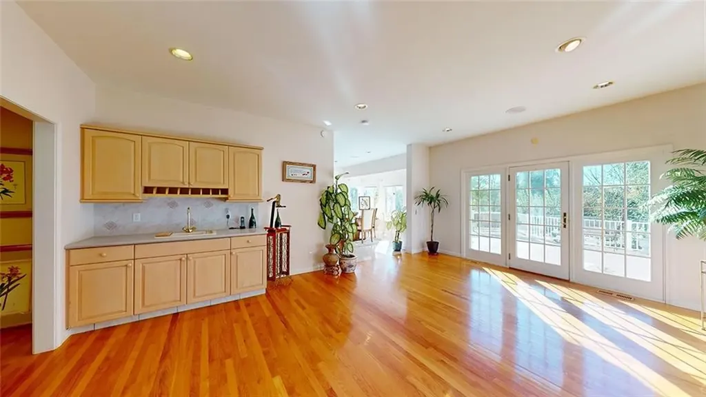 24 Michelle Circle Warwick RI 02886