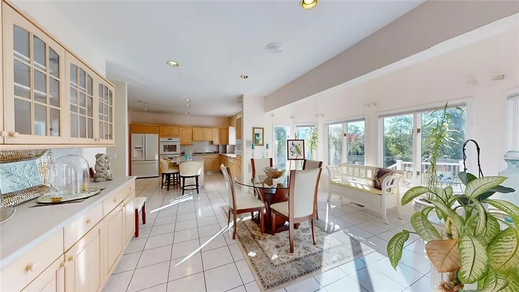 24 Michelle Circle Warwick RI 02886