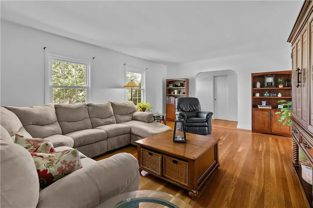 81 Lee Avenue Portsmouth RI 02871