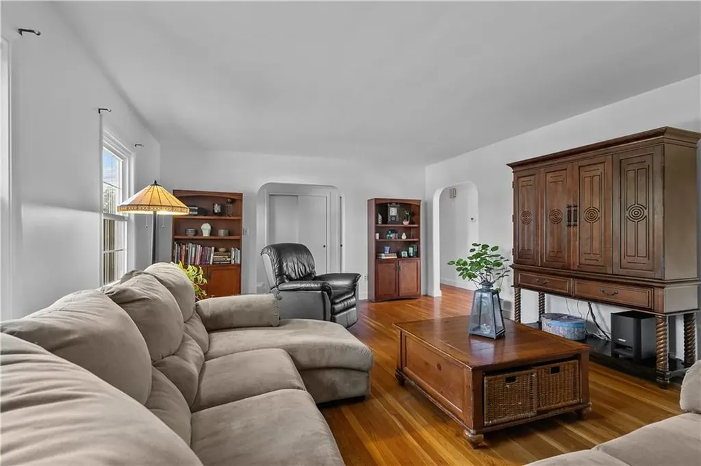 81 Lee Avenue Portsmouth RI 02871