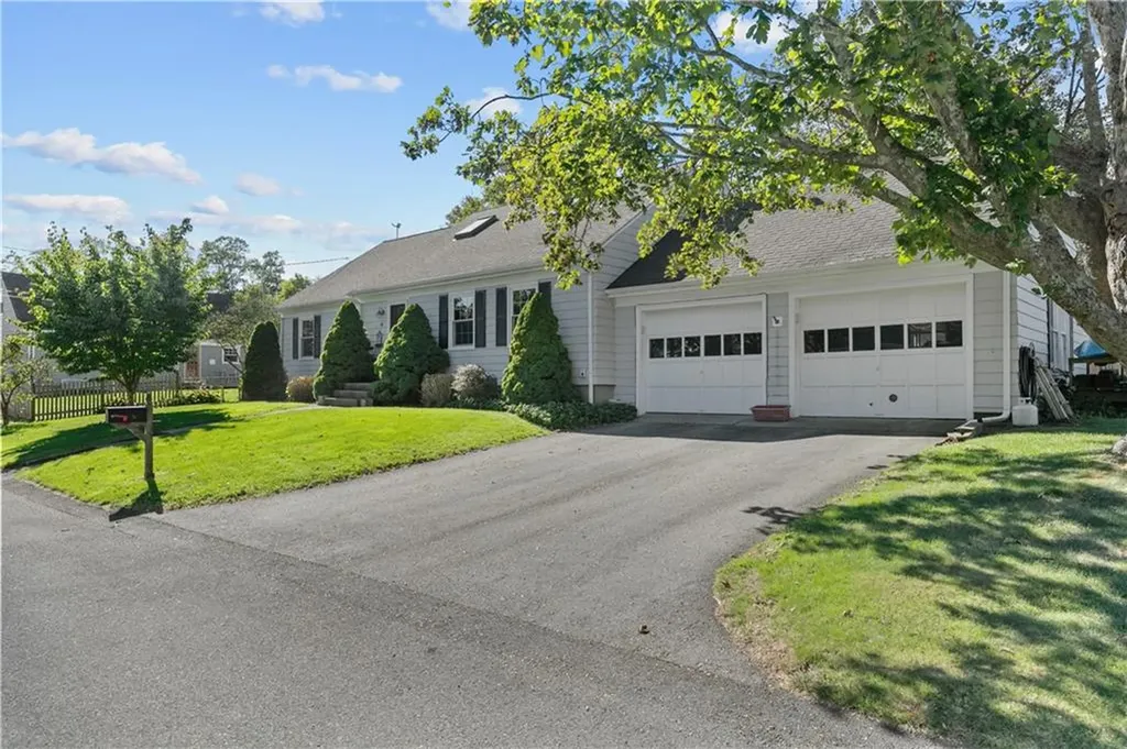 81 Lee Avenue Portsmouth RI 02871