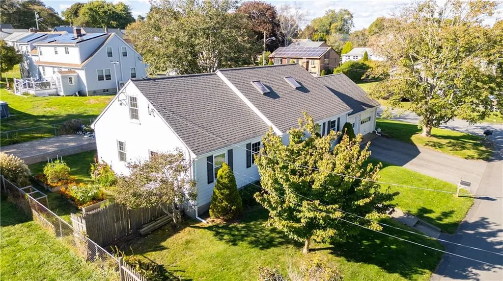 81 Lee Avenue Portsmouth RI 02871