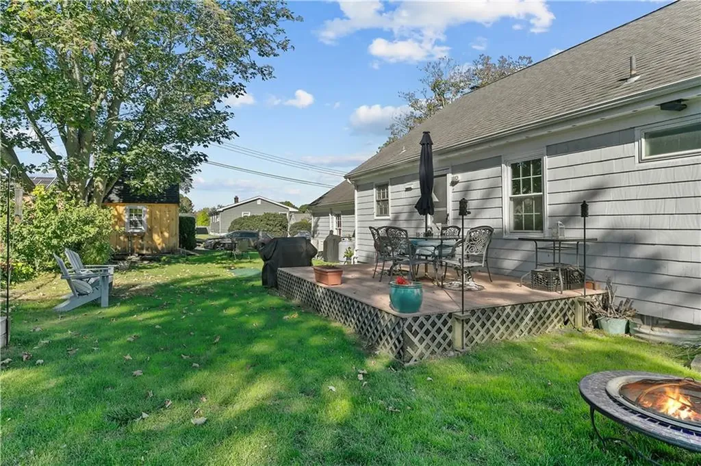81 Lee Avenue Portsmouth RI 02871