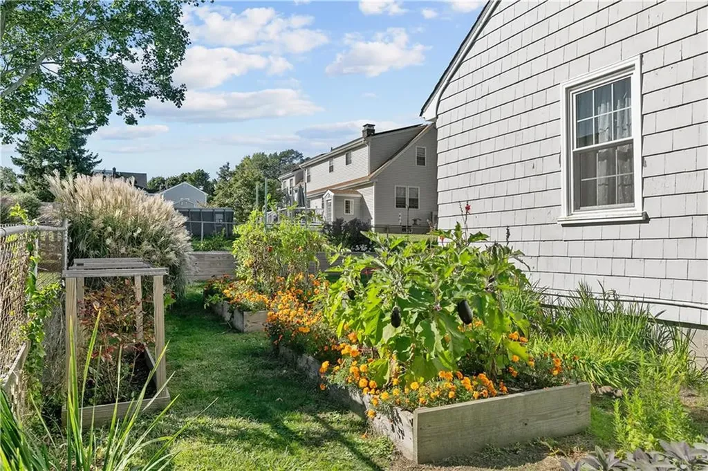 81 Lee Avenue Portsmouth RI 02871
