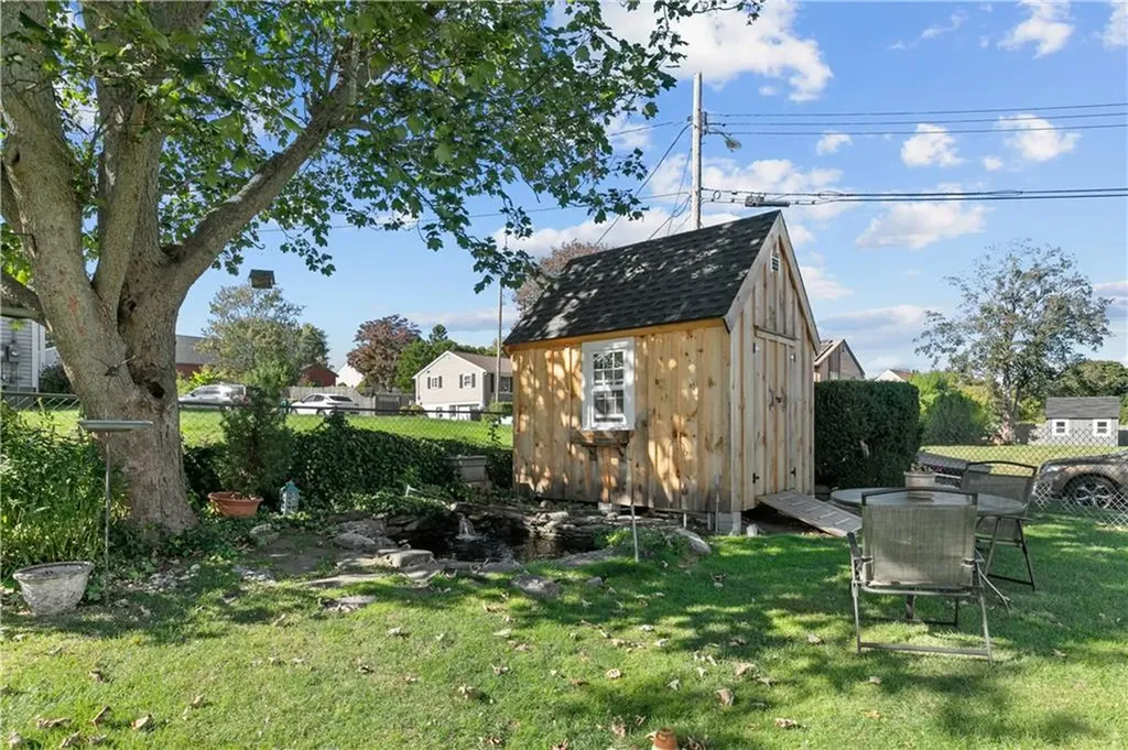 81 Lee Avenue Portsmouth RI 02871
