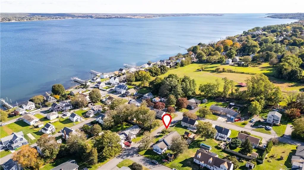 81 Lee Avenue Portsmouth RI 02871