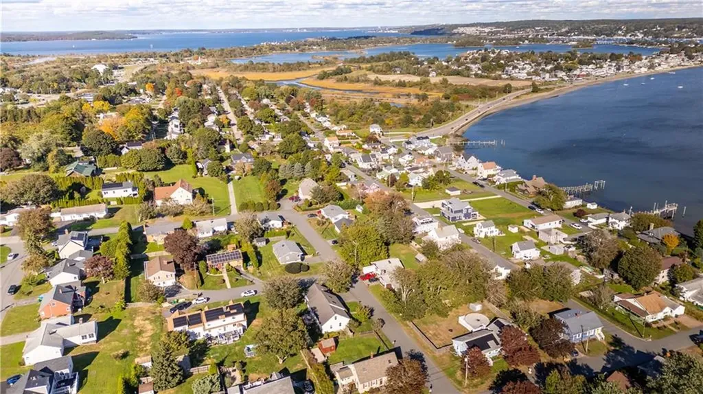 81 Lee Avenue Portsmouth RI 02871