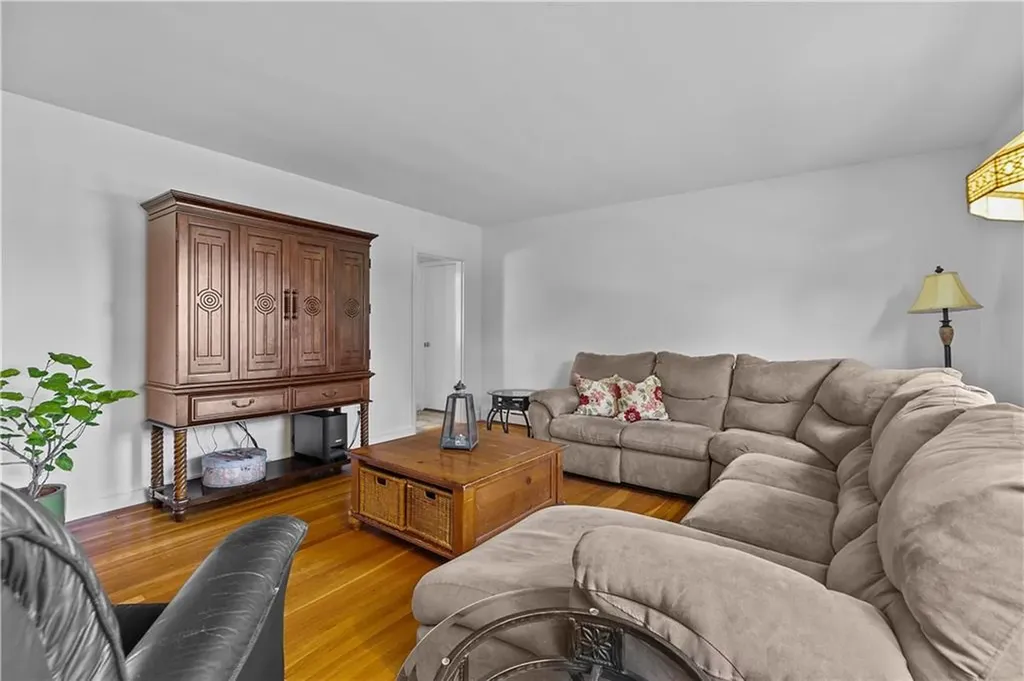 81 Lee Avenue Portsmouth RI 02871