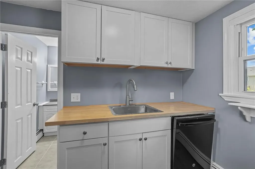136 Riverside Avenue Warwick RI 02889