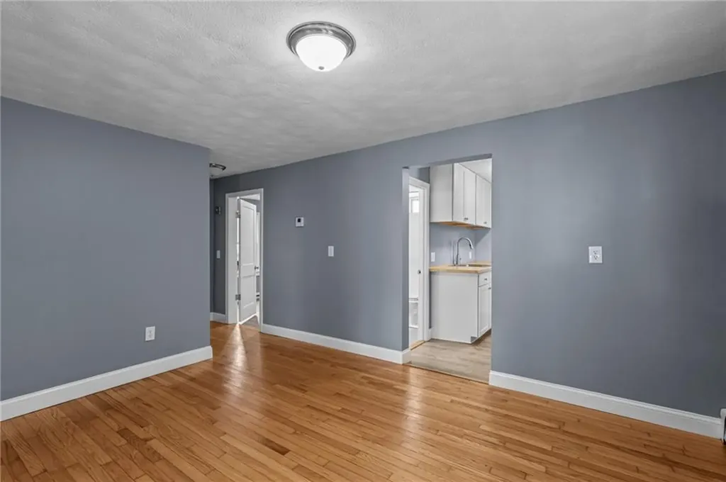 136 Riverside Avenue Warwick RI 02889