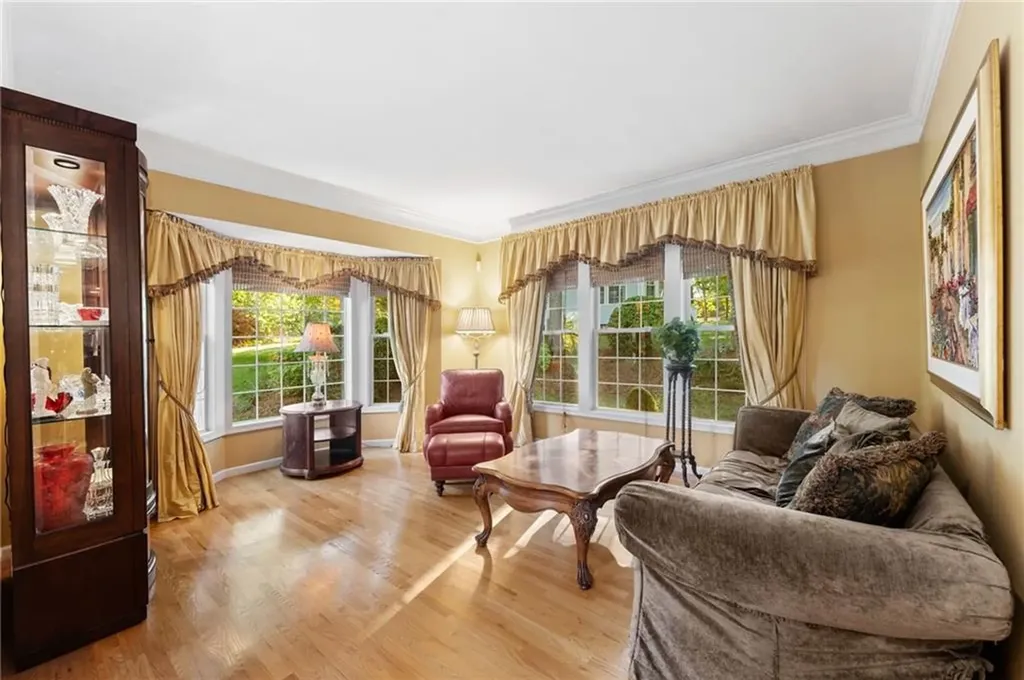 44 Castle Rocks Road Warwick RI 02886