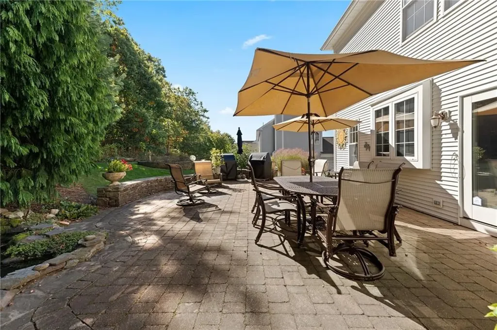 44 Castle Rocks Road Warwick RI 02886