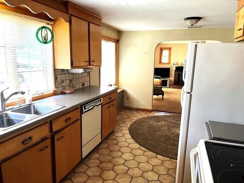 108 Pawtuxet Terrace West Warwick RI 02893