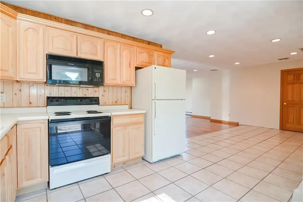 206 Shun Pike Johnston RI 02919